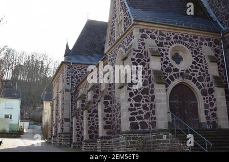 Alte Steinkirche in Borgbrohl Stockfoto