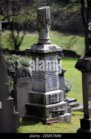 Colne, Lancashire, das Grab des Titanic Bandleaders Wallace Hartley auf dem Colne Cemetery, Lancashire. Kredit: Julian Brown Stockfoto