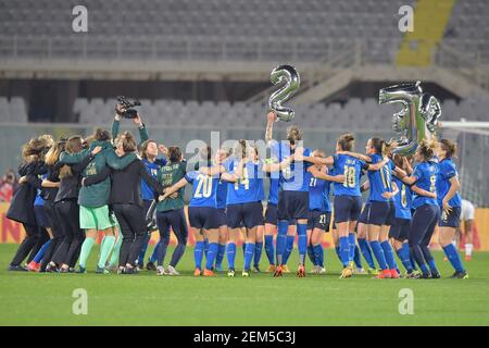 Florenz, Italien. Februar 2021, 24th. Italien feiert die Qualifikation nach UEFA Womens EURO 2022 Qualifikationsspiel der Gruppe B zwischen Italien und Israel im Artemio Franchi Stadion in Florenz, Italien Credit: SPP Sport Press Photo. /Alamy Live Nachrichten Stockfoto