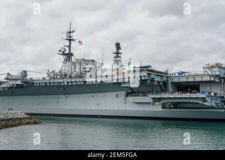 USS Midway Museum, historisches Marineflugzeugträgermuseum in der Innenstadt von San Diego, Kalifornien. Flugzeugträger Midway. Das Schiff beherbergt eine umfangreiche c Stockfoto