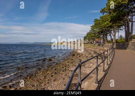 Promenade in Largs North Ayrshire mit dem Firth of Clyde Stockfoto