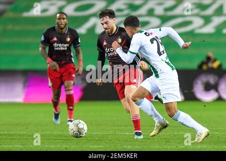 GRONINGEN, NIEDERLANDE - FEBRUAR 24: Orkun Kokcu von Feyenoord und Daniel van Kaam vom FC Groningen während des Eredivisie-Spiels zwischen dem FC Groningen und Feyenoord im Hitachi Capital Mobility Stadion am 24. Februar 2021 in Groningen, Niederlande (Foto: Yannick Verhoeven/Orange Pictures) Stockfoto