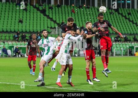 GRONINGEN, NIEDERLANDE - FEBRUAR 24: Mo El Hankouri vom FC Groningen, Eric Botteghin von Feyenoord, Bart Nieuwkoop von Feyenoord und Leroy Fer von Feyeno Stockfoto