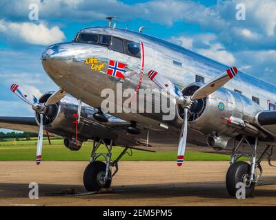 Dakota C-53 - wenig Ägypten, eine C-53 Skytrooper Verkehrsmittel Flugzeug LN-WND durch die Dakota Norway Stiftung. Gebaut 1943, in Europa im Zweiten Weltkrieg diente. Stockfoto