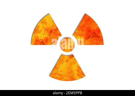 Kernenergie radioaktiv (ionisierende Strahlung) Kernenergie rund gelb und rot Gefahrenwarnsymbol auf rostig Metall grungy Textur und isoliert auf weiß Stockfoto