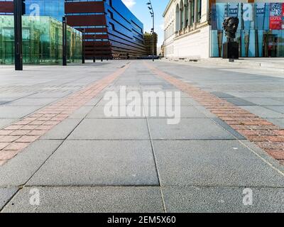 Breslau, Polen - April 17 2020: Großer Freiheitsplatz in der Nähe des Nationalen Musikforums Stockfoto