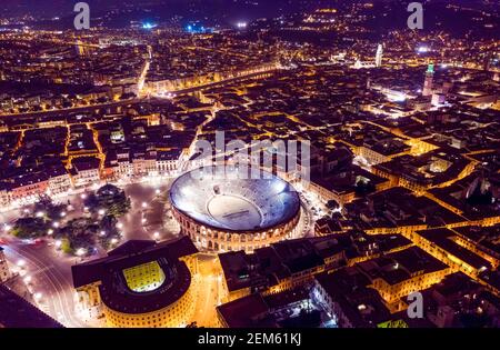 Nacht City Skyline, Verona, Venetien, Italien Stockfoto