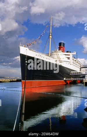 Der Klassische Luxus Liner Der Queen Mary Ist Fest Verankert In Long Beach Kalifornien Gesehen Stockfotografie Alamy