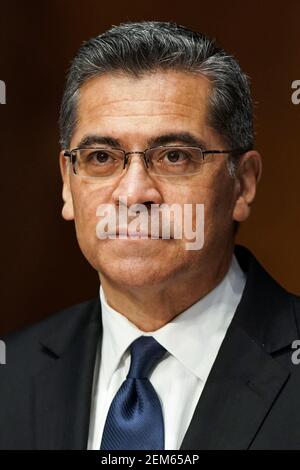 Washington, USA. Februar 2021, 24th. Xavier Becerra, Nominierter für den Minister für Gesundheit und menschliche Dienste, wird während seiner Nominierungsanhörung des Finanzausschusses des Senats am Mittwoch, 24. Februar 2021 im Capitol Hill in Washington, DC gesehen (Foto von Greg Nash/Pool/Sipa USA) Quelle: SIPA USA/Alamy Live News Stockfoto