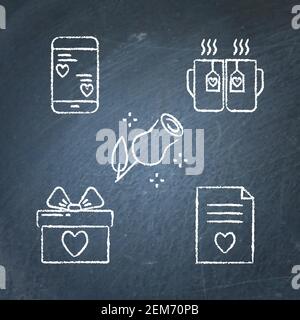 Kreidetafel Valentinstag Symbol in Linie Stil gesetzt. Liebe Symbole Skizzen Sammlung auf Tafel. Smartphone mit romantischen Nachrichten, zwei Tassen mit heißen Stock Vektor
