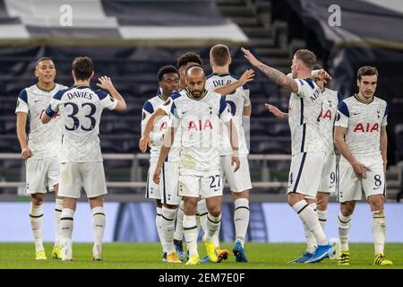 London, Großbritannien. Februar 2021, 24th. Tottenham Hotspur FC Spieler feiern das 2nd zweite Tor von Carlos Vinicius #45 von Tottenham Hotspur 4-0 in London, UK am 2/24/2021. (Foto von Jane Stokes/News Images/Sipa USA) Quelle: SIPA USA/Alamy Live News Stockfoto