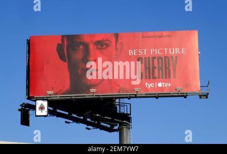 Los Angeles, California, USA 24th February 2021 EINE allgemeine Sicht der Atmosphäre von Tom Holland Cherry FYC Billboard auf Sunset Blvd während der Coronavirus Covid-19 Pandemie am 24. Februar 2021 in Los Angeles, Kalifornien, USA. Foto von Barry King/Alamy Stockfoto Stockfoto