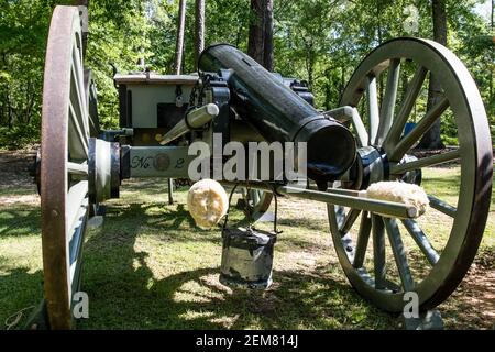 Marbury, Alabama/USA-28. April 2018: Nahaufnahme einer Kanone aus der Zeit des amerikanischen Bürgerkriegs vor einer Schlachtnachstellung im Confederate Memorial Park. Stockfoto