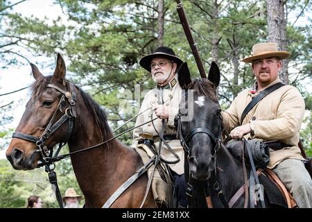Marbury, Alabama/USA-28. April 2018: Berittene Reiterreenaktoren der konföderierten Kavallerie im Confederate Memorial Park. Stockfoto