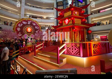 KUALA LUMPUR, MALASIA – 26. JANUAR 2020 Chinesische Neujahrsdekoration in Geschäften im Stadtzentrum von Kuala Lumpur Stockfoto