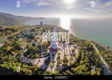 Luftaufnahme, Drohne Chua Linh Ung Bai Bud Tempel, Lady Buddha Tempel in Da Nang, Vietnam Stockfoto