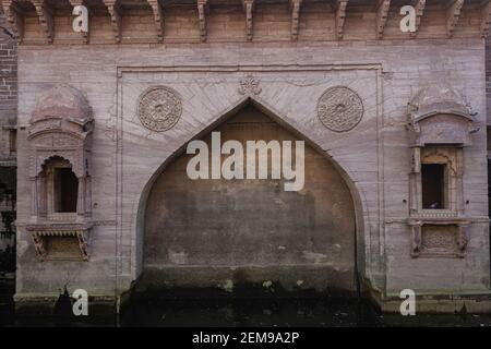 Architektur von Toorji ka Jhalra Steepwell von Maharaja Abhay Singh für Königin im Jahr 1740, Jodhour, Rajasthan, Indien gebaut. Stockfoto