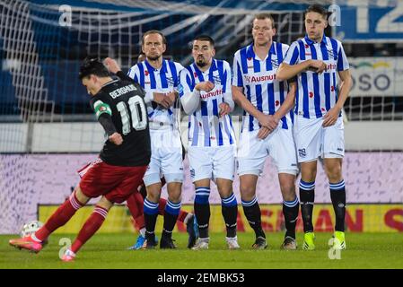 HEERENVEEN, NIEDERLANDE - FEBRUAR 17: Steven Berghuis von Feyenoord, Siem de Jong vom sc Heerenveen, Ibrahim Dresevic vom sc Heerenveen, Henk Veerman von Stockfoto