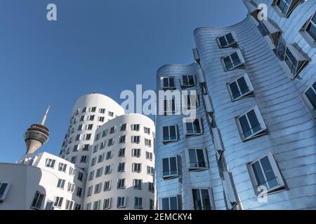Neuer Zollhof oder der Neue Zollhof, Gebäude des Architekten Frank O. Gehry, Düsseldorf MedienHafen, Düsseldorf, Deutschland Stockfoto