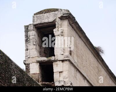 Rom. Italien. Porta Maggiore, erbaut 52 n. Chr. vom Kaiser Claudius, Detail zeigt die beiden Aquädukte (Aqua Claudia und Anio Novus), die in Betrieb sind Stockfoto