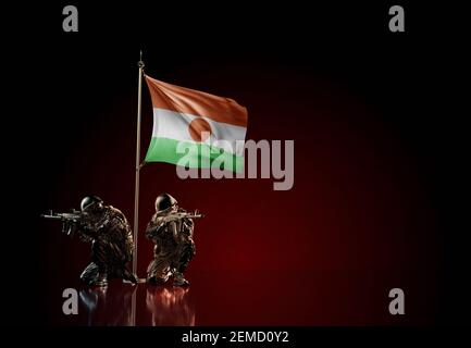 Konzept des militärischen Konflikts mit Soldaten Statuen und winkende Nationalflagge von Niger. Illustration der Coup-Idee. Stockfoto