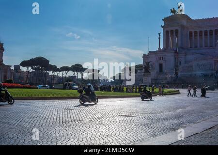 Rom, Italien - 03. Okt 2018: Piazza di Venezia und ein Fragment des Denkmals von Altare della Patria Stockfoto