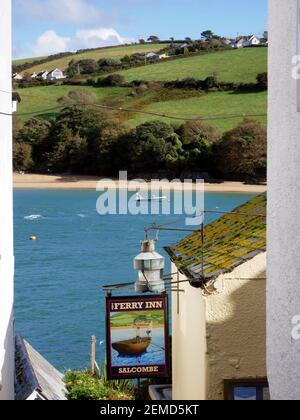 Small's Cove und East Portlemouth vom Ferry Inn Salcombe aus gesehen, South Devon. Stockfoto