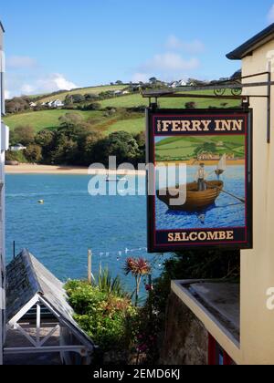 Small's Cove und East Portlemouth vom Ferry Inn Salcombe aus gesehen, South Devon. Stockfoto