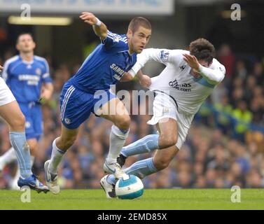 CHELSEA V MAN CITY 27/10/2007. JOE COLE UND JAVIER GARRIDO STELLEN DAVID ASHDOWN VOR Stockfoto