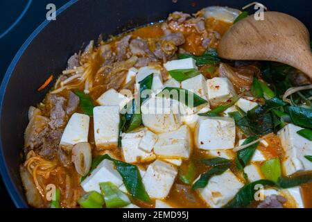 Hausgemachte koreanische Kimchi jjigae Suppe und Tofu Stockfoto