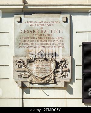 Rom, Italien - 03. Okt 2018: Battisti wird in der Via Cesare Battisti in der Nähe der Piazza Venezia in Rom erinnert Stockfoto