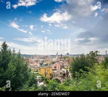 Rom, Italien - 04. Okt 2018: Wunderschöne Aussicht auf die Dächer der Ewigen Stadt Stockfoto