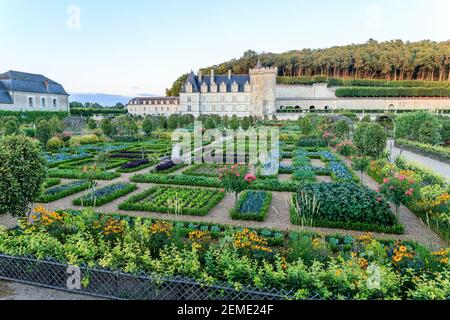 Frankreich, Indre et Loire, Loiretal, das von der UNESCO zum Weltkulturerbe erklärt wurde, das Schloss und die Gärten von Villandry, das Potager und das Schloss in der EV Stockfoto