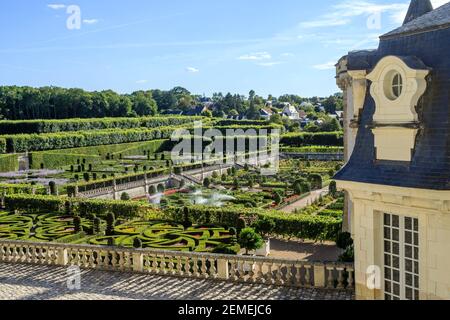 Frankreich, Indre et Loire, Loire-Tal als Weltkulturerbe der UNESCO, das Schloss und die Gärten von Villandry, Blick von den oberen Terrassen // Fran Stockfoto