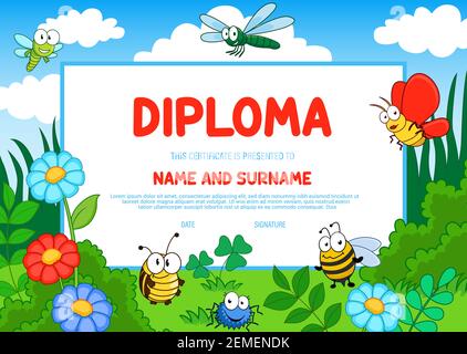 Kinder Diplom mit Cartoon-Vektor Insekten niedlichen Bienen, Schmetterling, Libelle und Spinne auf dem Feld mit Gras und bunten Blumen unter bewölktem Himmel. Kindersch Stock Vektor