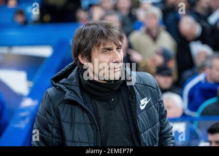 LONDON, ENGLAND - FEBRUAR 20: manager Antonio Conte von Chelsea während der UEFA Champions League Runde 16 First Leg Spiel zwischen Chelsea FC und FC Stockfoto