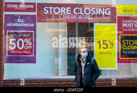 Preston, Lancashire. Februar 2021, 25th. Das Stadtzentrum dezimierte sich mit Geschäftsschließungen und Geschäftsausfällen. Quelle: MediaWorldImages/AlamyLiveNews. Stockfoto