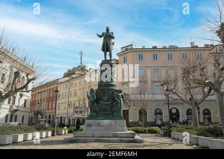 Triest, Italien. 24. Februar 2921. Das Maximiliandenkmal von Österreich auf dem Venedigplatz im Stadtzentrum Stockfoto