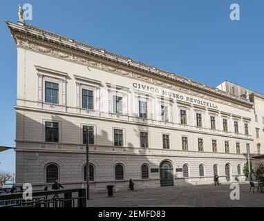 Triest, Italien. 24. Februar 2021. Außenansicht des Revoltella-Museumsgebäudes im Stadtzentrum Stockfoto