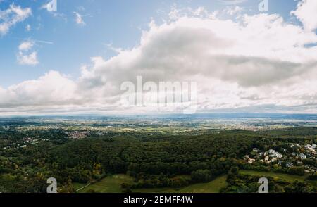 Luftpanoramafoto auf Königstein Taunus in Hessen, Frankfurt Stockfoto