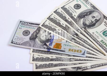 Bündel von Dollar auf dem Tisch Nahaufnahme, hundert Dollar washington, tausend - Textur, Hintergrund Stockfoto