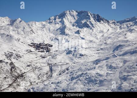 Val Thorens, Frankreich - 5. März 2019: Val Thorens, gelegen im Tarentaise-Tal, Savoie, Französische Alpen, ist das höchste Skigebiet in Europa Stockfoto