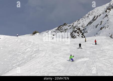 Val Thorens, Frankreich - 1. März 2018: Skifahrer im Skigebiet Val Thorens Stockfoto