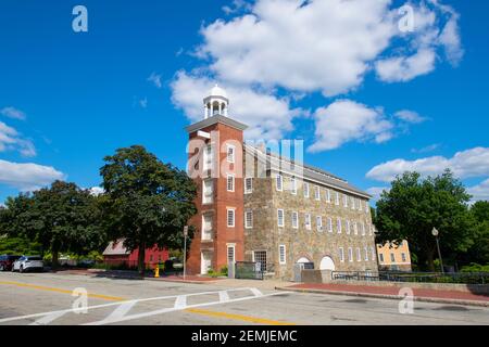 Historisches Wilkinson Mill Gebäude in Old Slater Mill National Historic Landmark auf Roosevelt Avenue in der Innenstadt von Pawtucket, Rhode Island RI, USA. Stockfoto