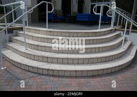 Die Treppen haben ein ungewöhnliches Design. Stockfoto