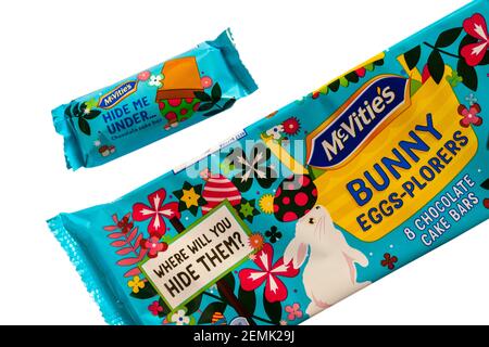 pack von McVities Bunny Eier-Plorers Schokolade Kuchen Bars Set auf Weißer Hintergrund mit einer entfernt Hide Me Under - bereit Zu Ostern Stockfoto