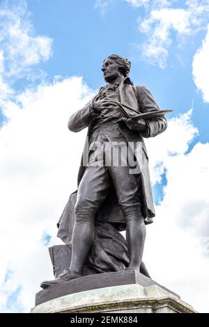 Die Statue auf dem Marktplatz, Sudbury Suffolk UK des berühmten Künstlers Thomas Gainsborough (1727 - 1788) - Er wurde in der Stadt geboren und verbrachte seine Chi Stockfoto