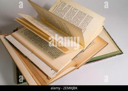 Vintage gestapelte Bücher Stillleben Stockfoto
