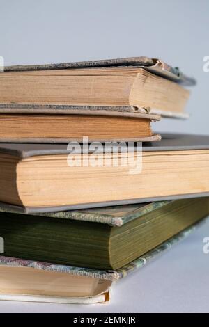 Vintage gestapelte Bücher Stillleben Stockfoto