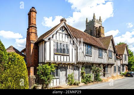 The Maltings, ein spätmittelalterliches Fachwerkhaus vor der Kirche St. Marys im Dorf Stoke bei Nayland, Suffolk UK Stockfoto